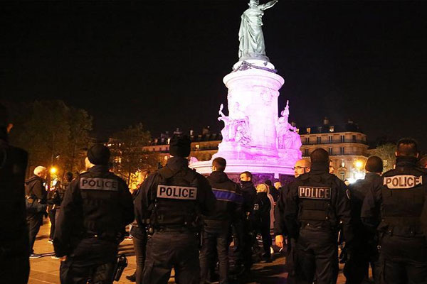 Fransa polisinden izinsiz gösteri