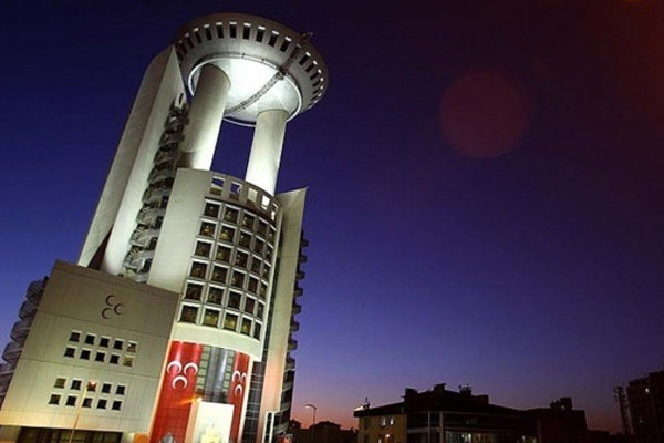 Bahçeli, 10 ilçe başkanını daha görevden aldı