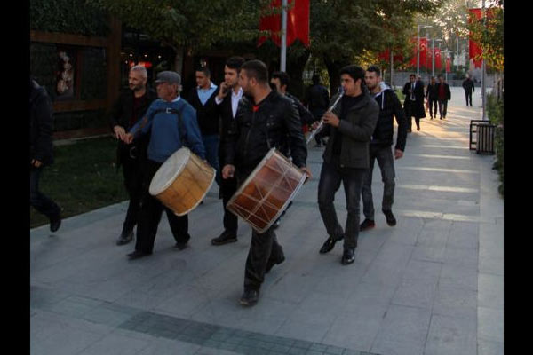 HDP'li başkanın gözaltına alınmasını kutladılar