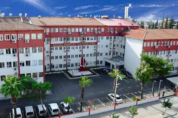 Adana'da ses bombası atıldı