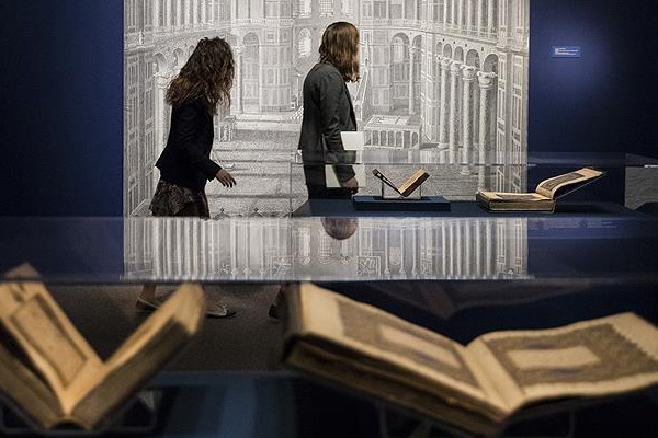 Asırlık el yazması Kur'an-ı Kerimler ABD'de sergileniyor