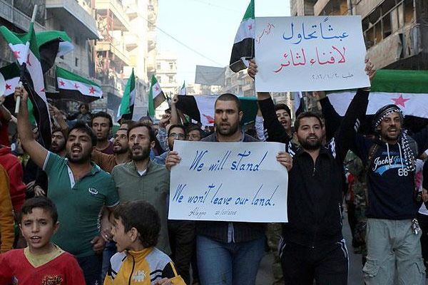 Halepliler rejimi ve Rusya'yı protesto etti