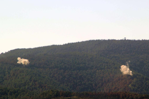 Esed Türkmendağı'nı bombalıyor