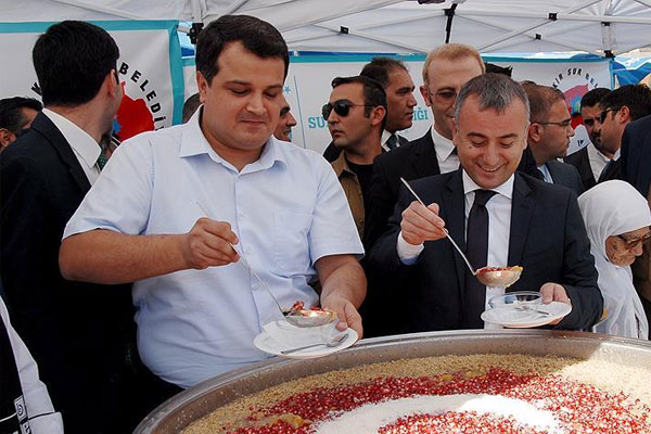 Sur'da 5 bin kişiye aşure ikramı