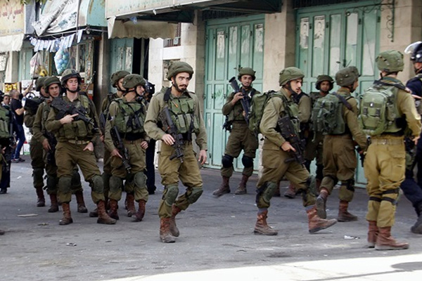 Binlerce Müslüman Aksa'ya akın etti