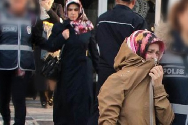 Kredi çekip Bank Asya'ya yatıran 45 öğretmen adliyede