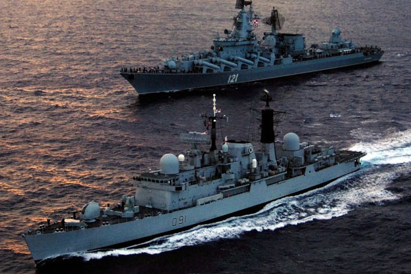 Rusya'ya 1 dolara iki savaş gemisi sattı