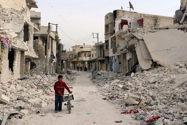 Halep'te siviller bölgelerini terk etmiyor