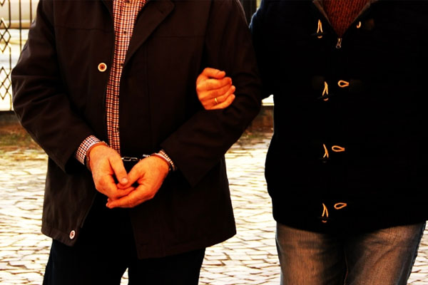 İzmir’de FETÖ operasyonu: 23 gözaltı