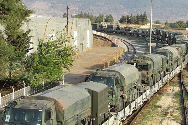 Askeri birliklerin sevkiyatı sürüyor