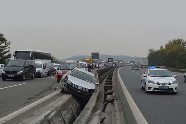 TEM Otoyolu'nda trafik kilitlendi