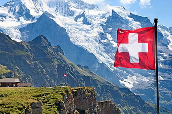 İsviçre, başörtülü kadını haklı buldu