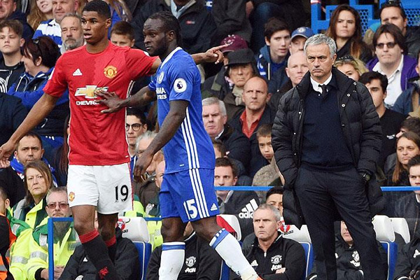 Manchester United'ı yıldızları da kurtaramıyor