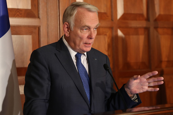 Ayrault'dan Çavuşoğlu'na ‘OHAL' yanıtı