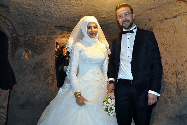 Yerin 120 metre altında evlendiler