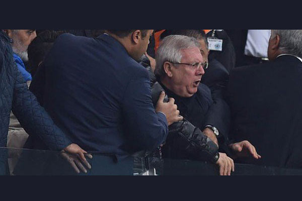 Aziz Yıldırım çıldırdı, tribünler karıştı