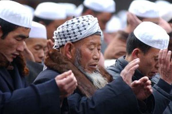 Çin camileri takibe aldı