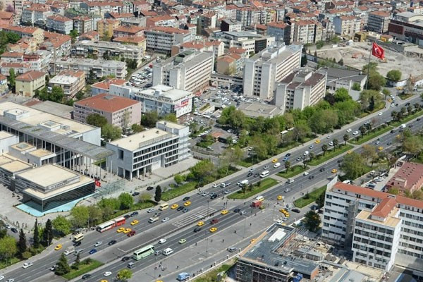 İstanbul Emniyet Müdürlüğü önünde şüpheli araç alarmı