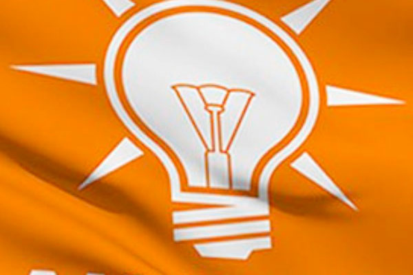 AK Parti'li başkanın evine bombalı saldırı