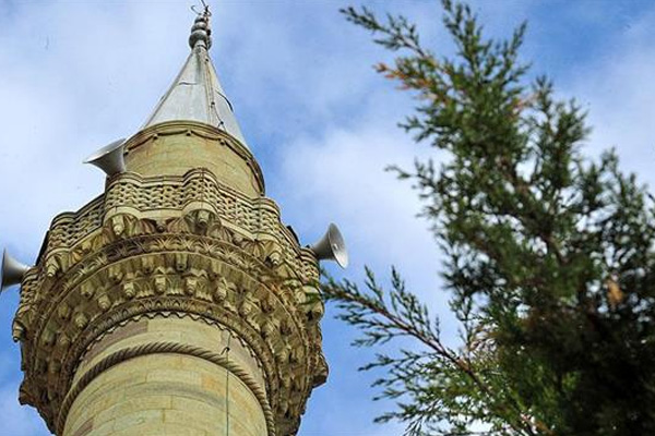 Cami minaresini hatıra olarak götürmüşler
