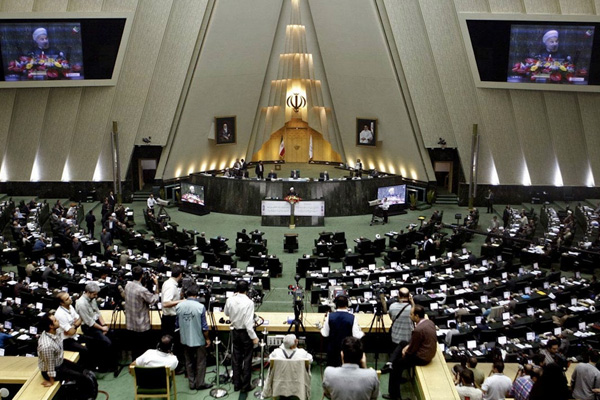 İran'ın Sünni vekillerinden Ruhani'ye çağrı