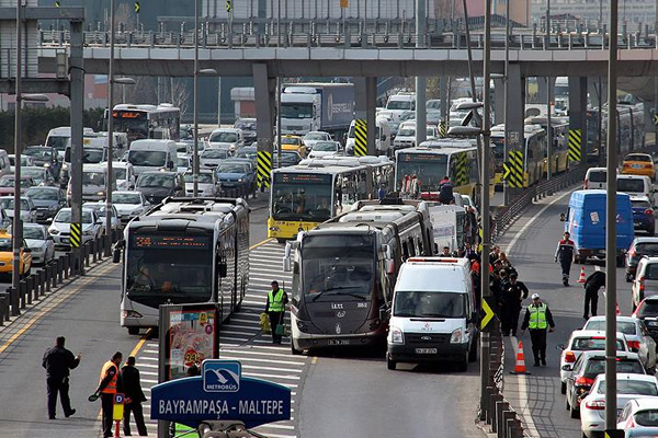 İETT yolcularına sigorta yaptı