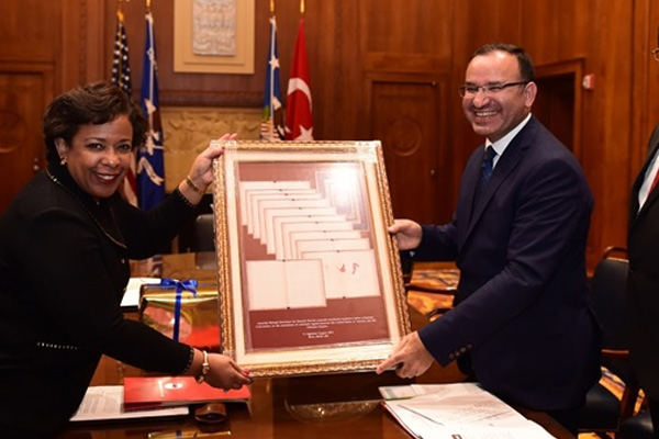 Bakan Bozdağ'dan ABD'li mevkidaşına tablolu mesaj