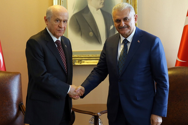 AK Parti'nin ilk teklifi tam başkanlık