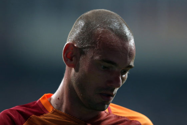 Galatasaray'da Sneijder ve Hakan Balta kadroya alınmadı