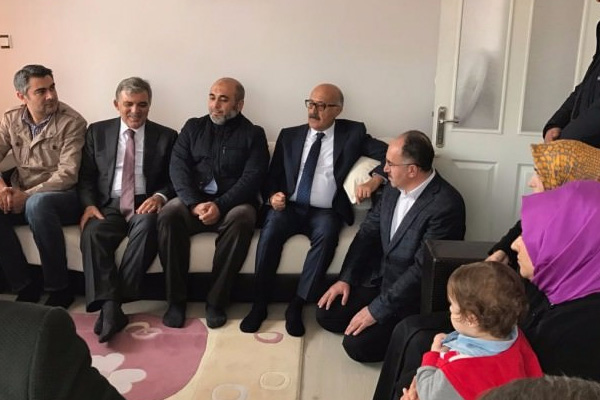 Abdullah Gül, şehit ailesini ziyaret etti