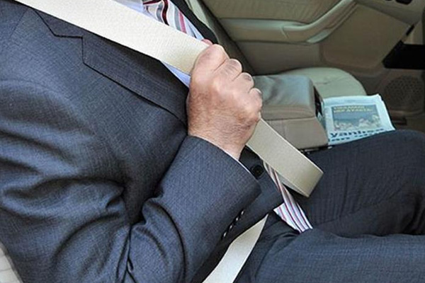 Arka koltukta emniyet kemeri takma zorunluluğu