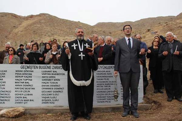 Sivas'ta Ermeni mezarlığında ayin