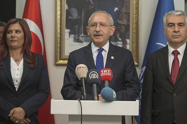 Kılıçdaroğlu, Bülent Tezcan'ı ziyaret etti