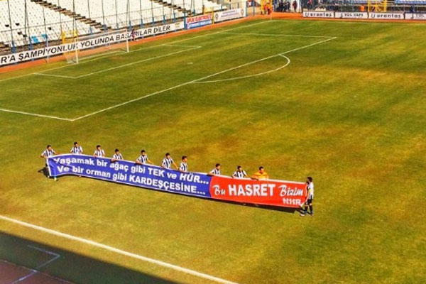 Fethiyespor-Amedspor maçında çok konuşulan pankart