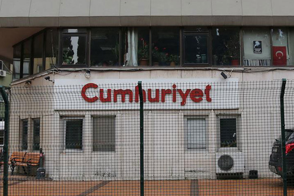 Cumhuriyet gazetesi Genel Yayın Yönetmeni gözaltında