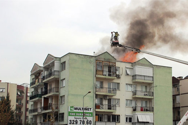 İzmir'de korkutan yangın