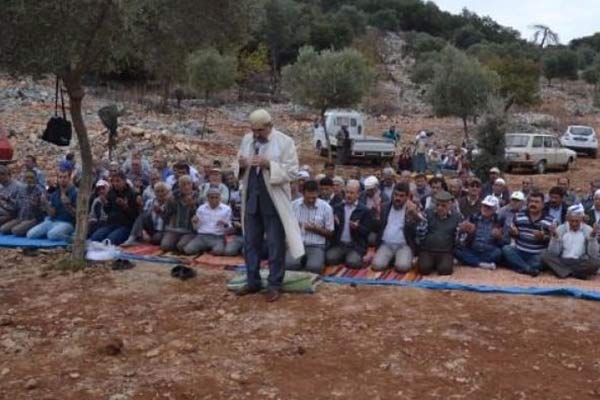 Yağmur duası sırasında sevindiren yağış