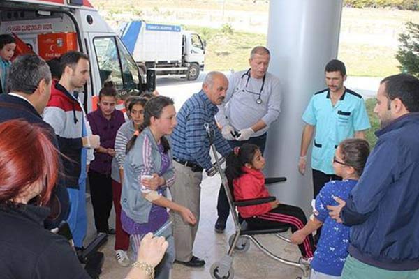 110 öğrenci gıda zehirlenmesinden hastaneye kaldırıldı