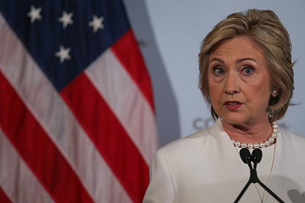 Clinton'dan e-posta açıklaması