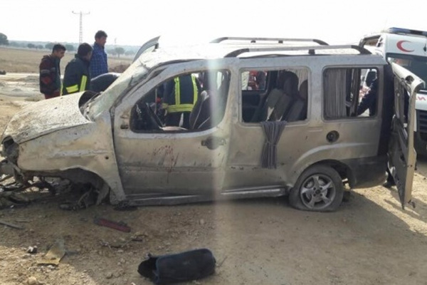 Denizli'de ticari araç takla attı