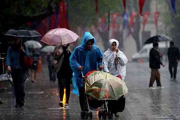 İstanbul'a sağanak, Ankara'ya kar uyarısı
