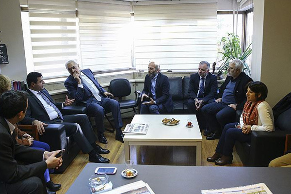 Demirtaş'tan Cumhuriyet gazetesine ziyaret