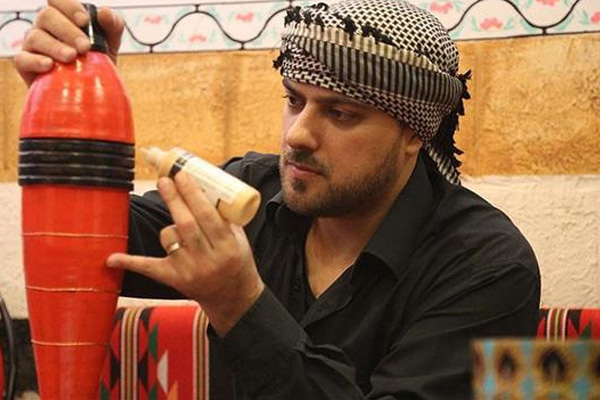 Bombaları savaşın acı renkleriyle süslüyor