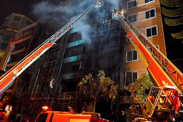 Karaoke salonunda yangın