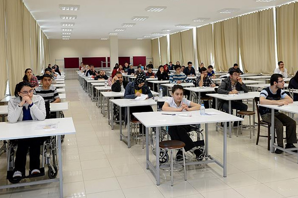 ÖSYM'ye engelliler için 'ek süre' tavsiyesi