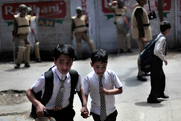 Keşmir'de Hindistan saldırıları okulları kapattı