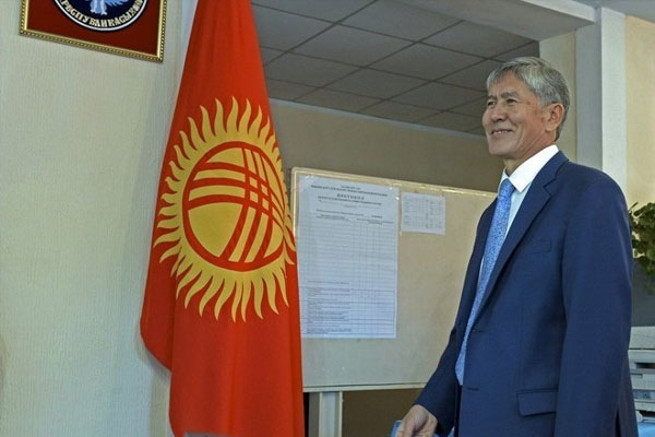 Kırgızistan'a referandum yolu göründü