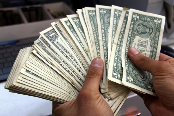 Dolar düşüşle başladı