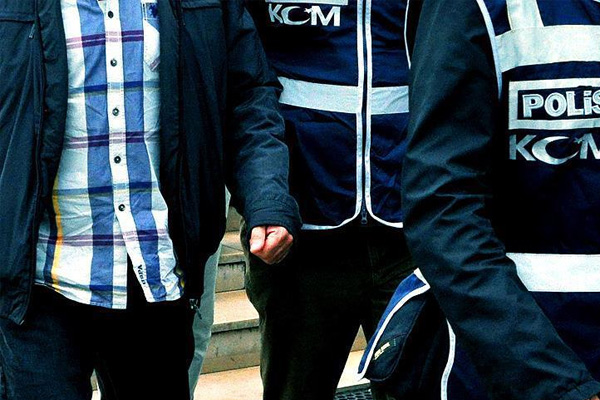 12 akademisyene FETÖ gözaltısı