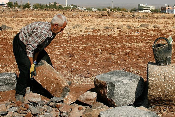 Ekmeğini 60 yıldır 'taştan' çıkarıyor